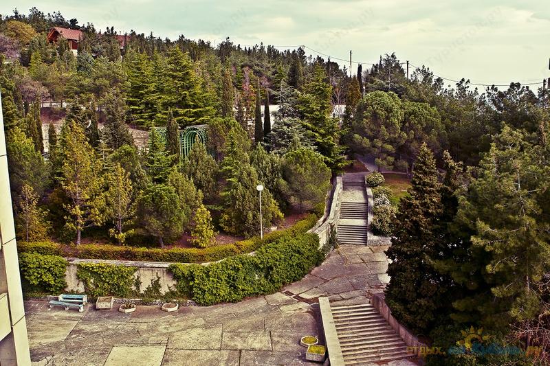 Пансионат Голубая Волна, Алушта - цены 2025, бронирование