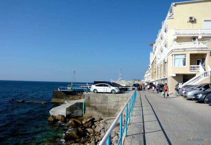 Эллинг У моря, Крым, г. Алупка