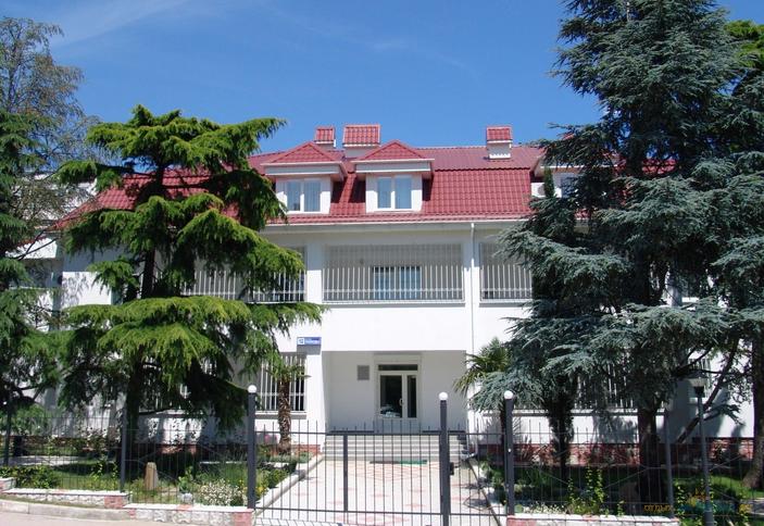 Гостиный дом на ул. Победы 12. г. Алушта, п. Партенит
