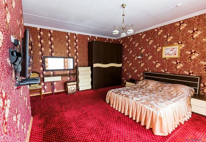 Отель Эльбрусия Республика Карачаево-Черкессия, Эльбрусский р-н, поселок Терскол Люкс 4-местный 3-комнатный