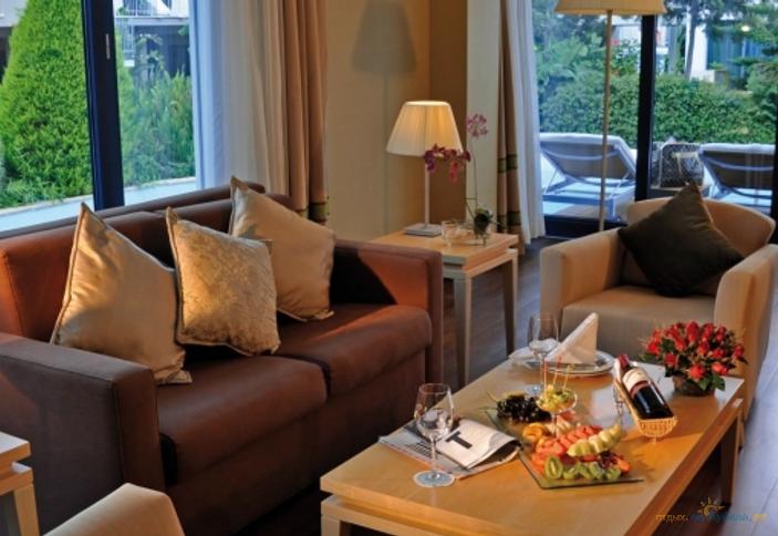 Love Lake Suite
