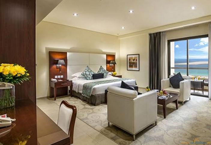 Executive Studio. Отель Ramada Plaza Jumeirah Beach, Дубай, Джумейра, ОАЭ