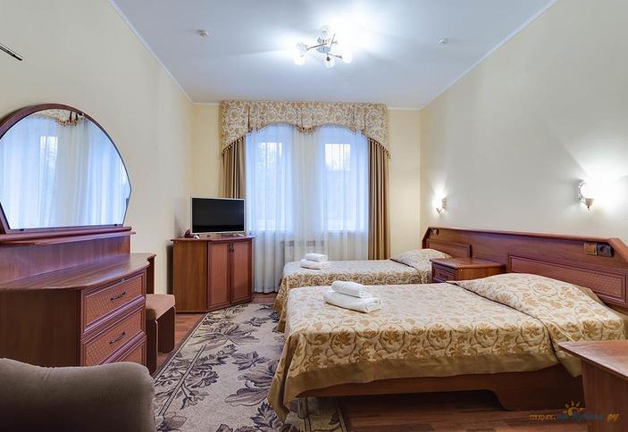 Полулюкс, отель 