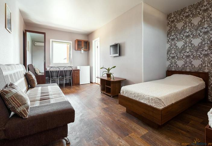 Совмещенный трехместный номер. Отель Botanic Club (Ботаник Клуб). Республика Крым, Саки