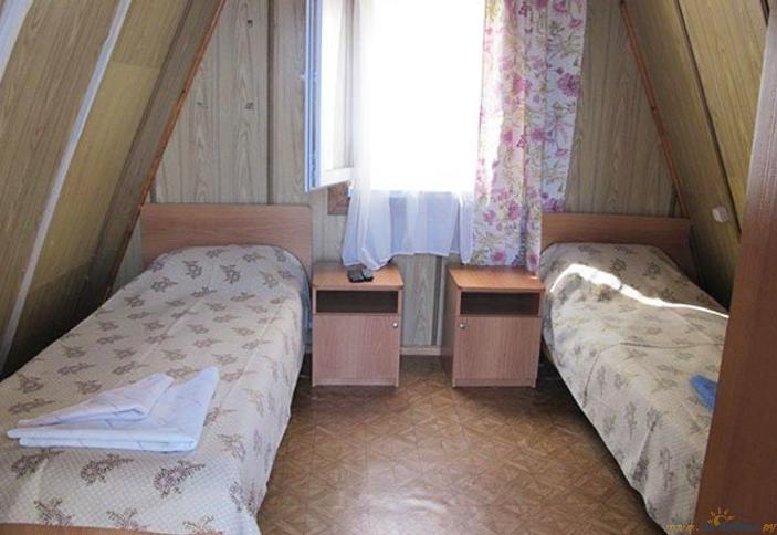 Эконом, коттедж №11, 26-28. Пансионат Алые паруса, Крым, с. Солнечногорское