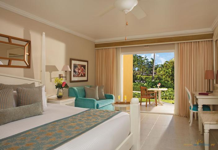 Preferred Club Honeymoon Suite