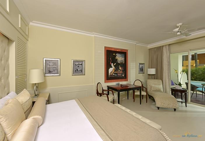 Swim-Out Suite