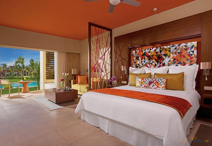 Xhale Club Jr Suite Swim Up