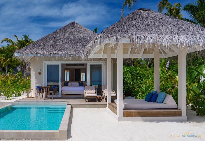 Grand Beach Villa With Pool