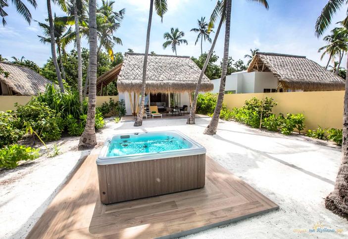 Jacuzzi Beach Villa