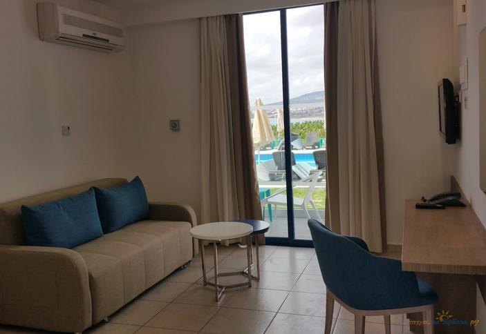 One Bedroom Suite Pool & Sea View