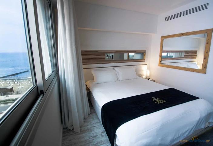 Single Room Inland View No Balcony