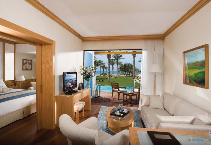 Executive One Bedroom Suite Front Sea View