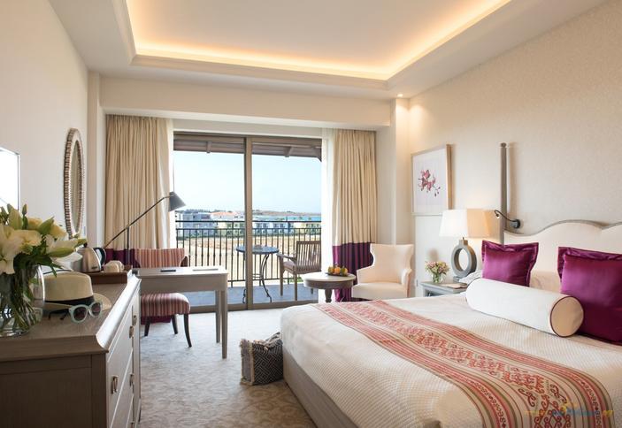 Deluxe Bedroom with Limited Sea View