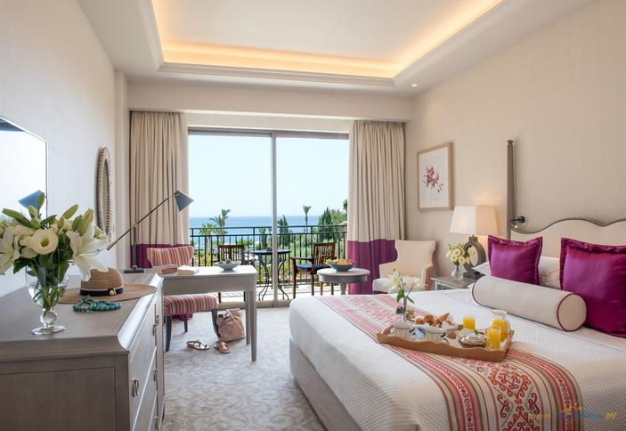 Deluxe Bedroom with Sea View