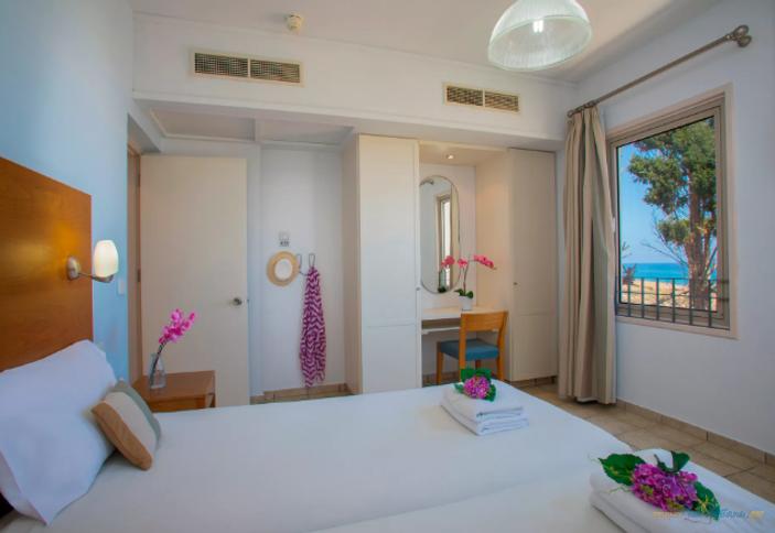 One Bedroom Suite Side Sea View