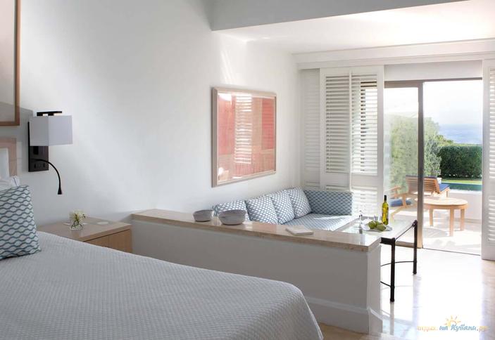 Studio Suite with Outdoor Pool