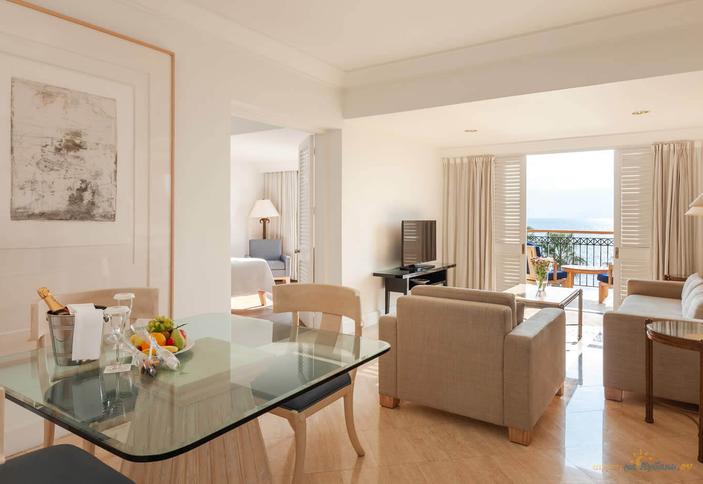 One Bedroom Deluxe Suite