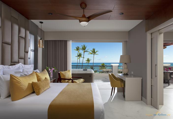 Preferred Club Master Suite Ocean Front