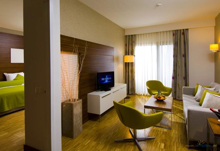Hotel Deluxe Family Suite Room