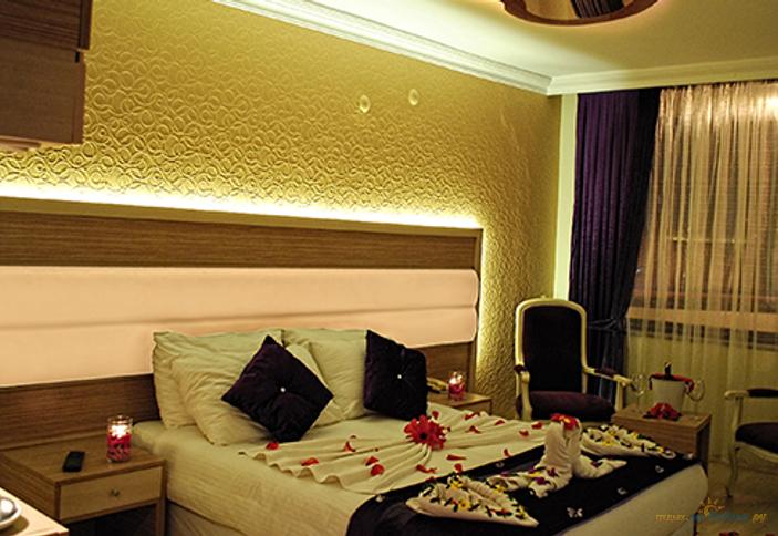 Romance Purpule Room