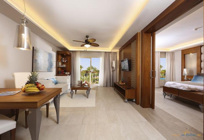 Mirage Club One Bedroom Suite With Outdoor Jacuzzi