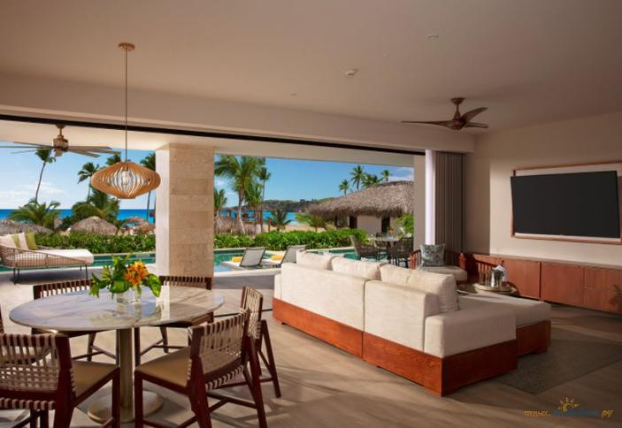 Preferred Club Presidential Suite Swim-Out Ocean Front