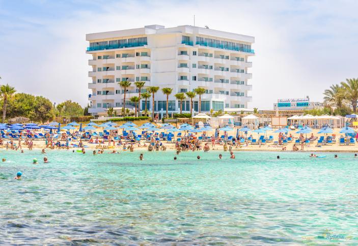 Tasia Maris Sands