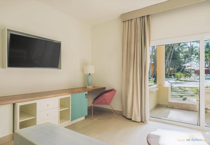Junior Suite Pool Access