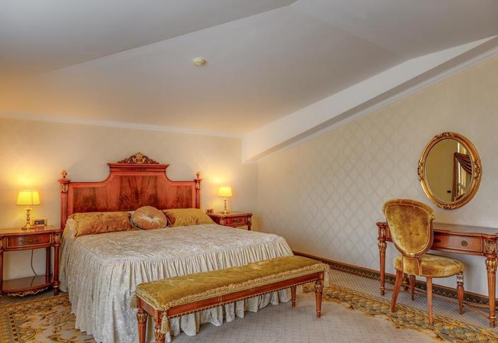 Апартаменты Брюссель. Курортный отель 4* премиум-класса Palmira Palace, Республика Крым, г. Ялта