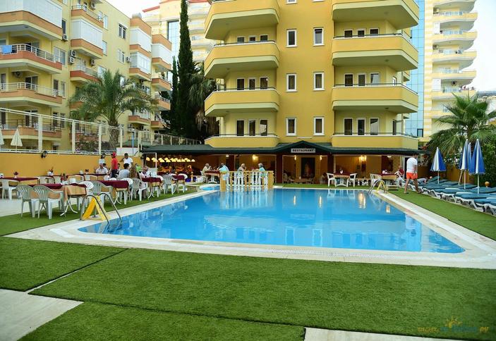 Gold Twins Family Beach Hotel