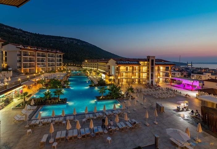 Ramada Resort by Wyndam Akbuk