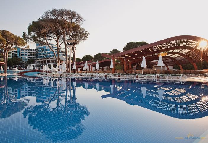 Cornelia De Luxe Resort