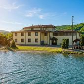 фото Отель Горное озеро от Травел Хотелс Антураж, Даховская (Майкопский Район)