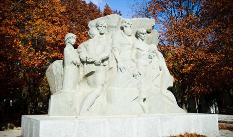 Памятник жертвам фашистского террора.