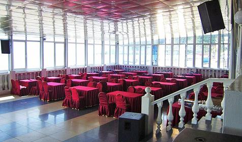 Зал дискотеки гостинично-развлекательного центра Босфор, Туапсинский район, с. Лермонтово