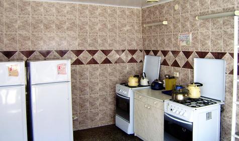 Общая кухня, частный дом на ул. Красных Партизан 35А, г. Геленджик, с. Архипо-Осиповка