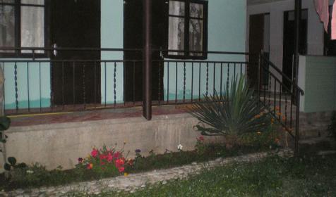 Вход в номера гостевого дома Arseli, г. Сочи, Лазаревский район, п. Вардане