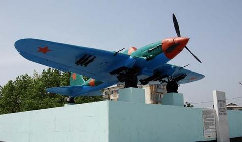 Памятник самолету ИЛ-2, г. Новороссийск