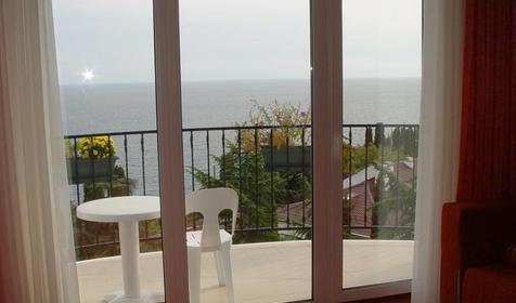 Двухместный полулюкс с видом на море. Отель Ренессанс, Крым, г. Алушта