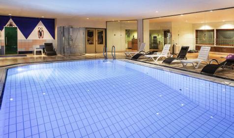 Новотель шереметьево телефон. Новотель Шереметьево бассейн. Novotel Москва Шереметьево бассейн. Шератон Шереметьево бассейн. Бассейн парк отель Шереметьевский.