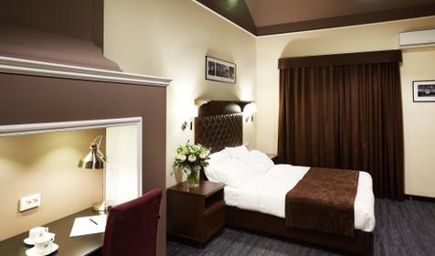 11 Hotel & Garden