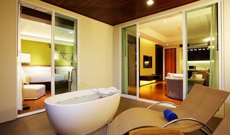 Moken suite pool view