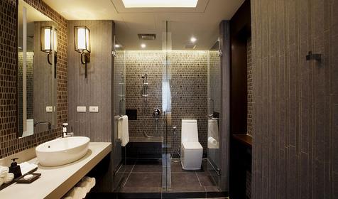Moken suite pool access