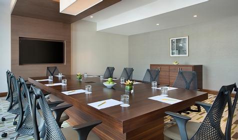 Отель Hilton Garden Inn Dubai Al Muraqabat, Дубай, ОАЭ