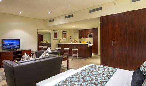 Deluxe Studio. Отель Ramada Plaza Jumeirah Beach, Дубай, Джумейра, ОАЭ