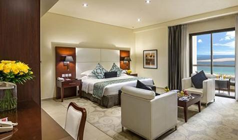Executive Studio. Отель Ramada Plaza Jumeirah Beach, Дубай, Джумейра, ОАЭ