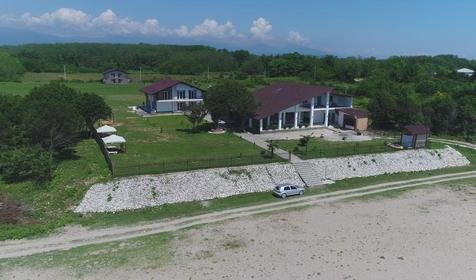 Инжир абхазия отель. Injir Village Hotel Абхазия. Инжир Вилладж отель Абхазия. Село Хыпста Абхазия.