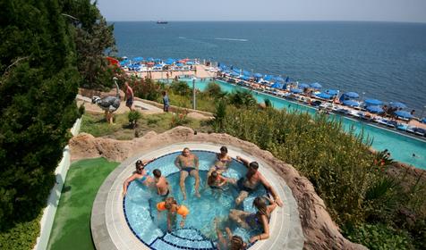 "Аквапарк" (комплекс Аквапарк (комплекс Миндальная роща)), Крым, Алушта, Профессорский уголок