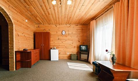  Сруб 4-местный 3-комнатный деревянный. Отель Нарлен, республика Крым, Коктебель